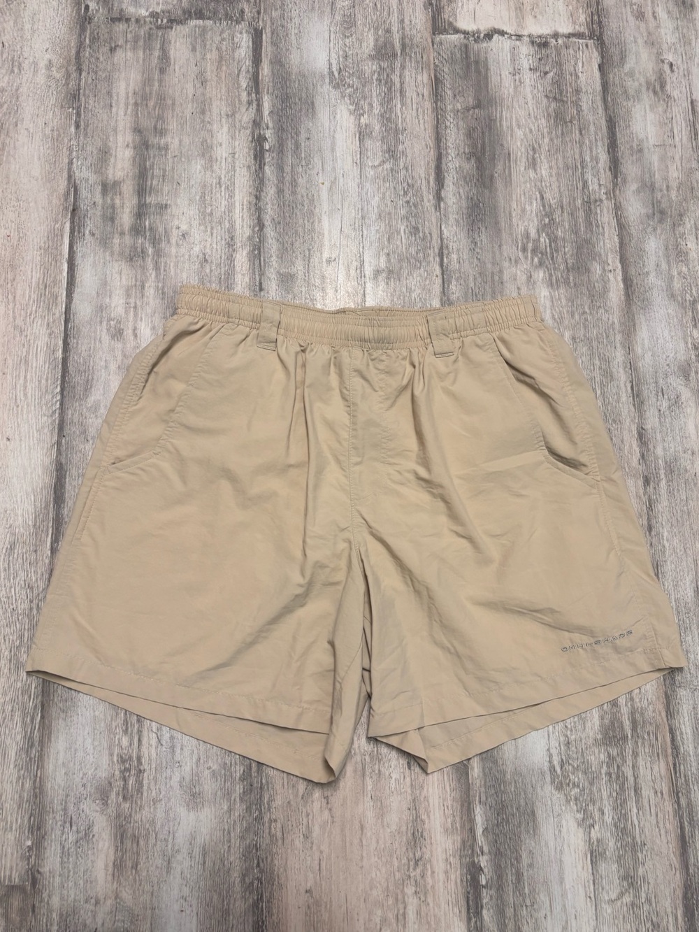 Columbia PFG Omni-Shade Fishing Shorts Mens S Beige Mesh Lined 6” Inseam